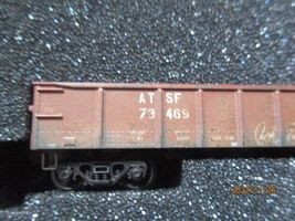 Micro-Trains # 99305031 Atchison, Topeka & Santa Fe Weathered Gondolas 2 Pack (N image 4