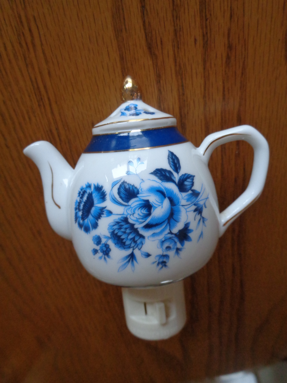 Mini Teapot Night Light Porcelain White with Blue Flowers 5 x 4.5 Plug