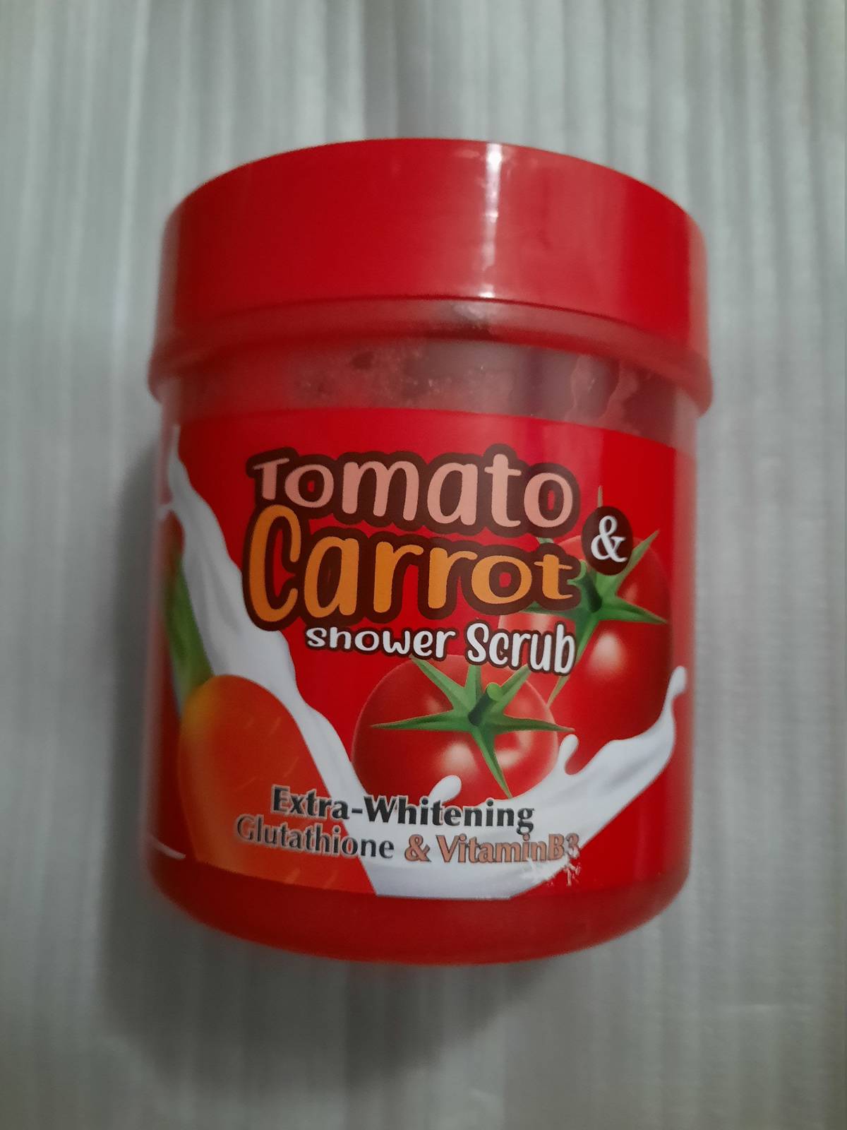 R & D care xtra whitening tomato carrot glutathione shower scrub+ vit B3.700G - $32.00