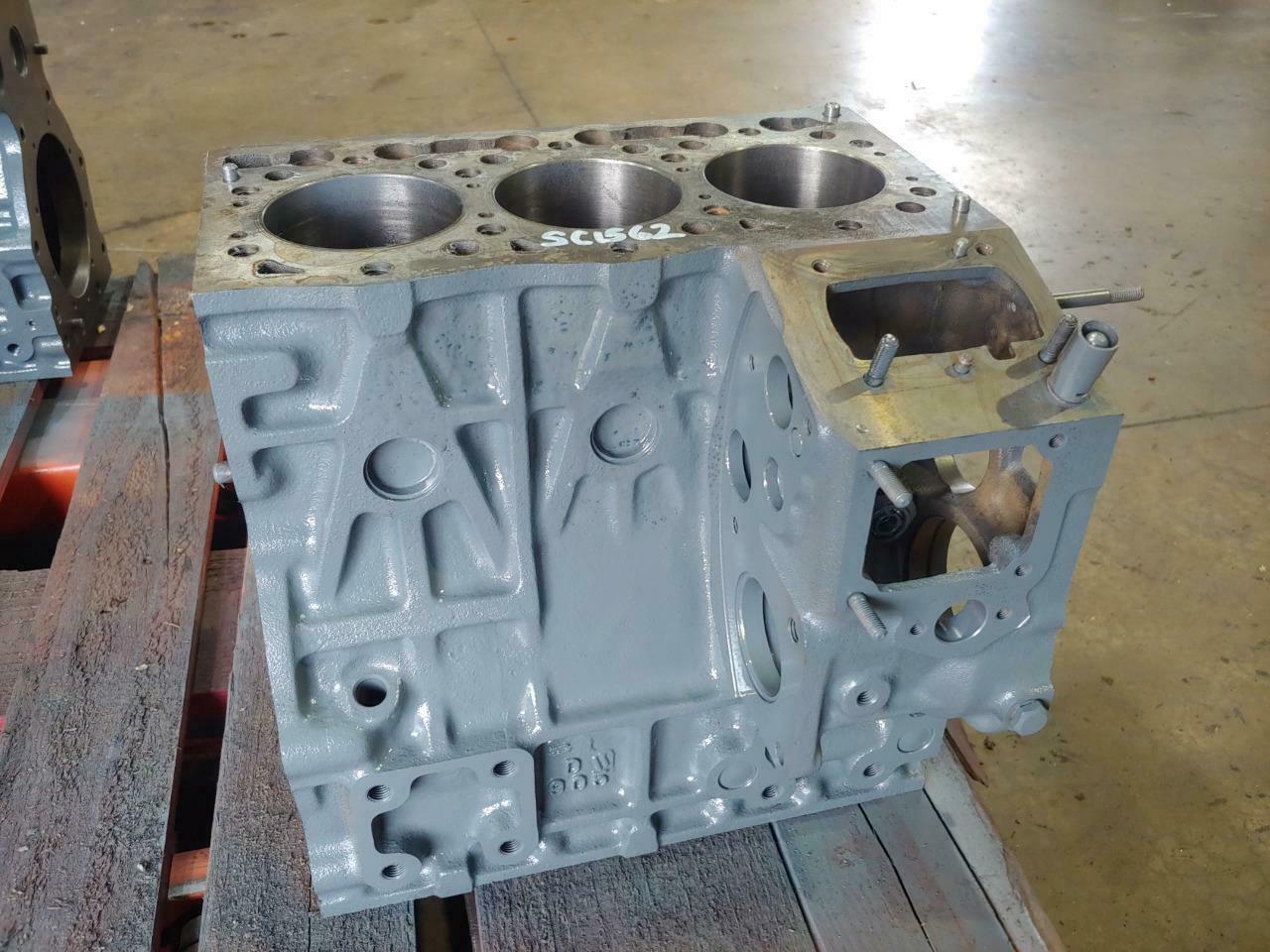 (Rebuilt) 2005 Kubota D905 3cyl Non-Turbo Diesel Engine Cylinder Block ...