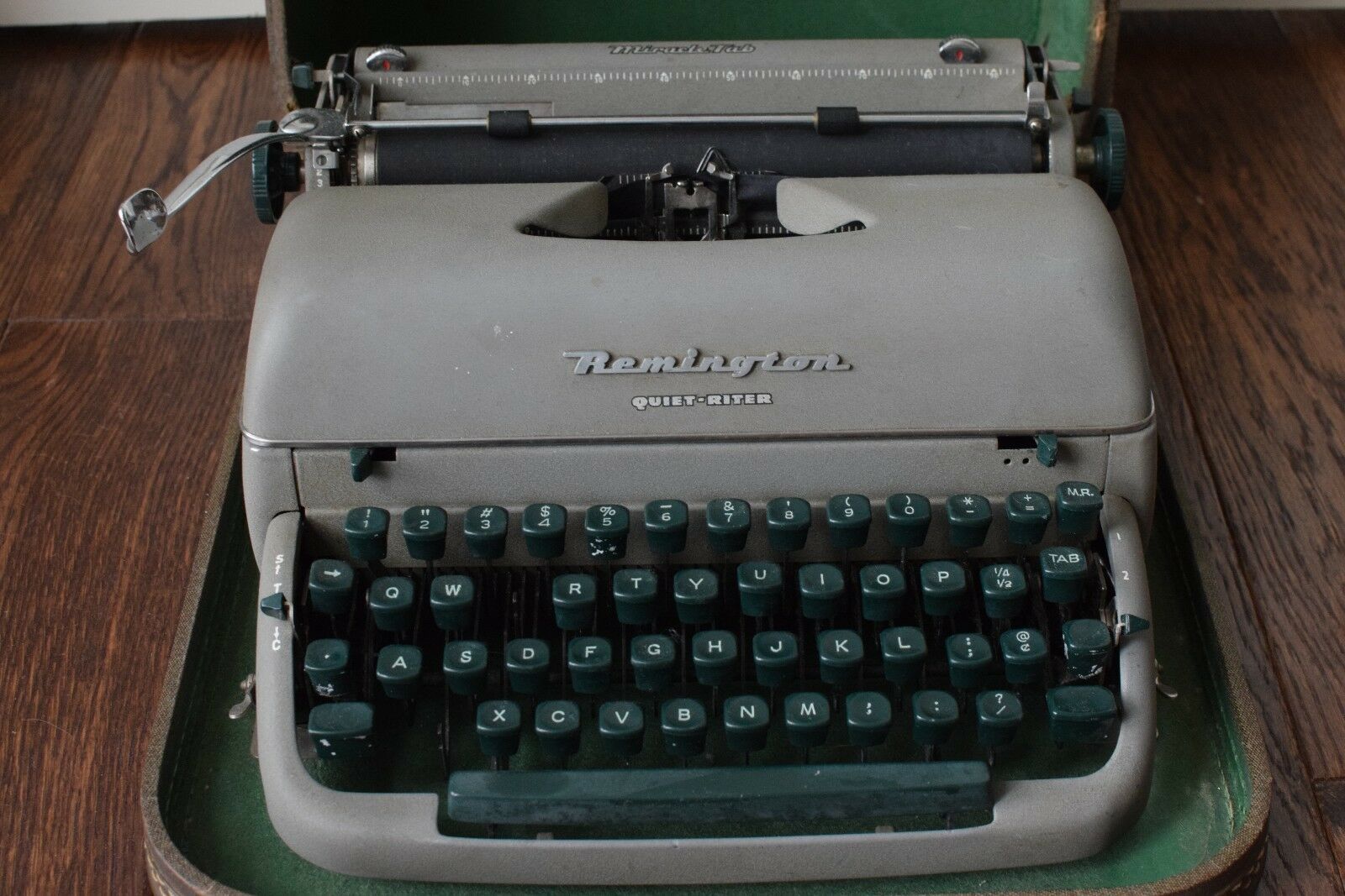 Vintage 1950's Remington Quiet Riter Miracle Tab Portable Typewriter