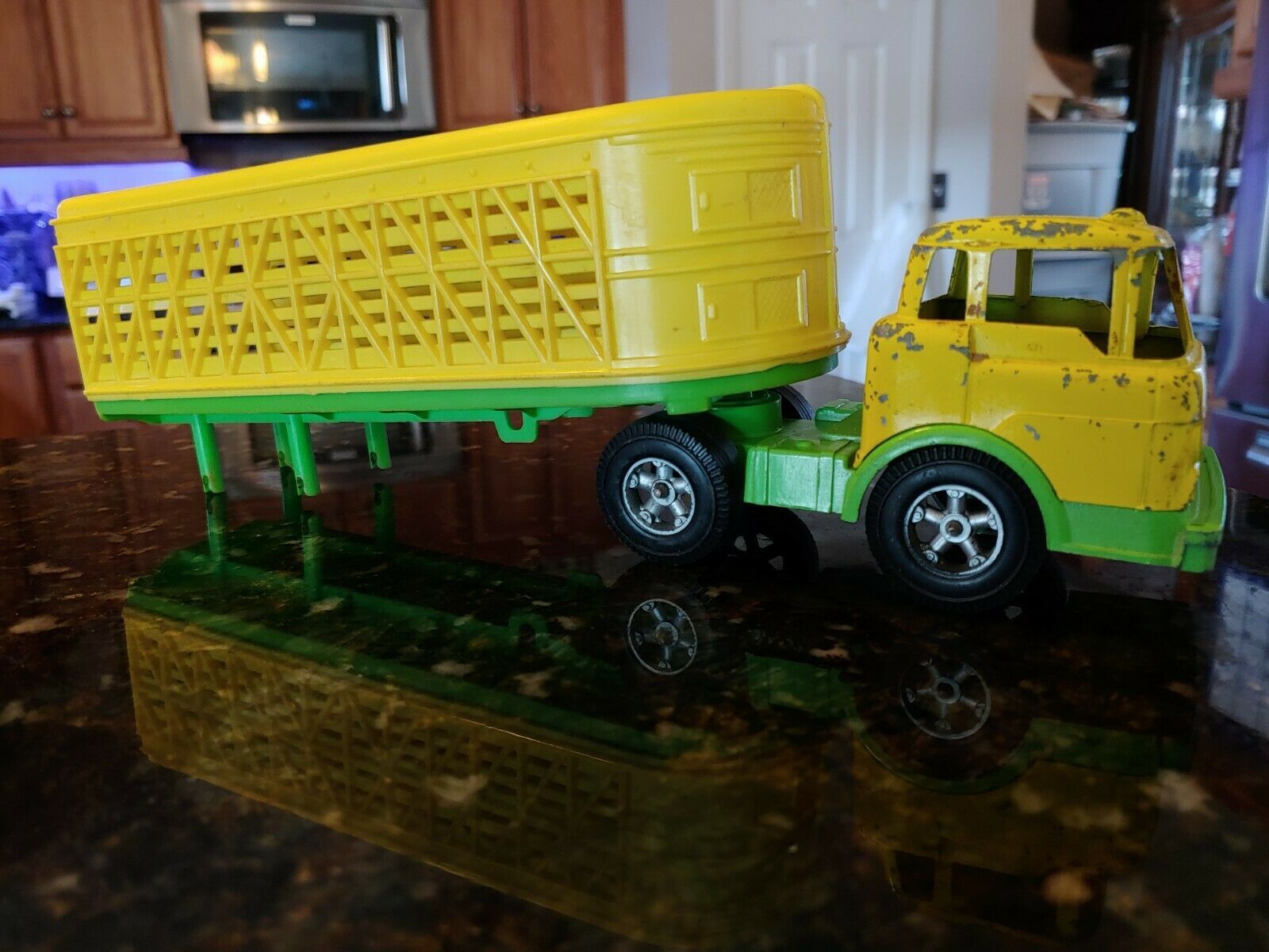 Vintage Hubley Kiddie Toy Plastic Cattle Semi Truck & Trailer Yellow Green