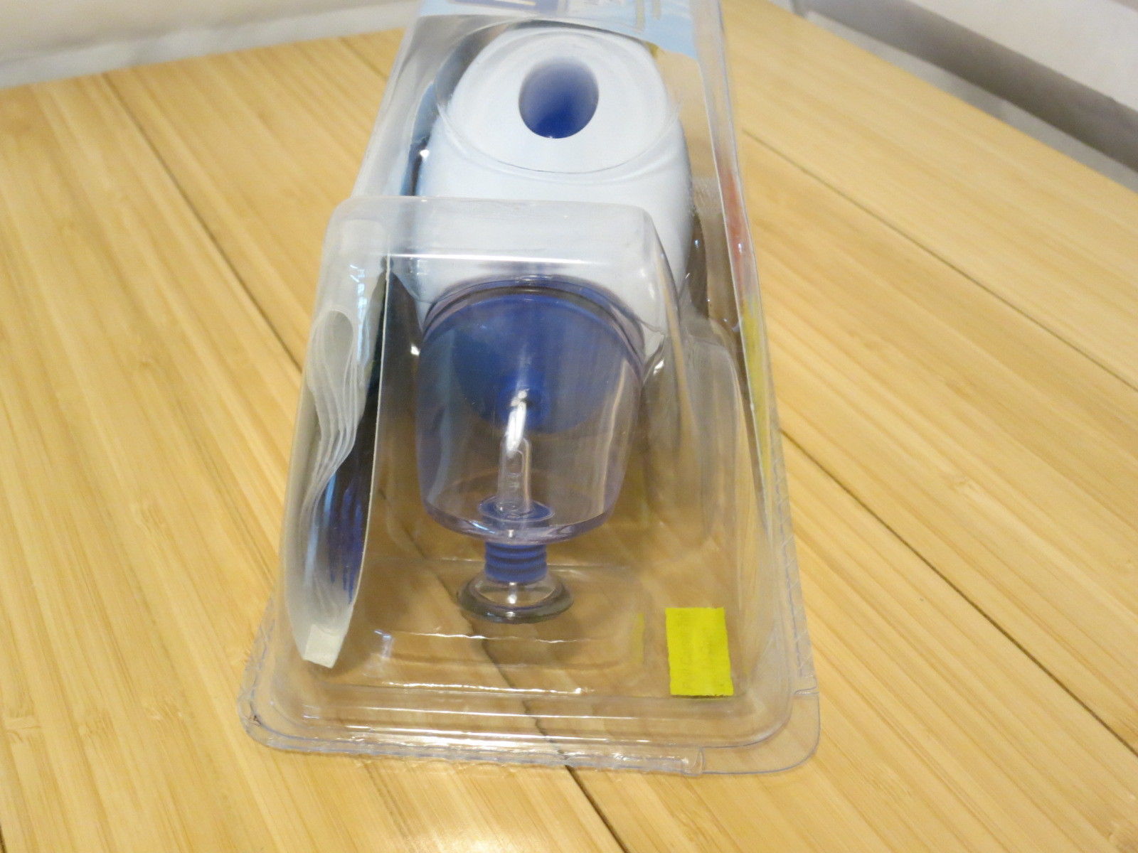 New Reynolds HandiVac Handheld Vacuum Sealer Starter Kit Food Storage