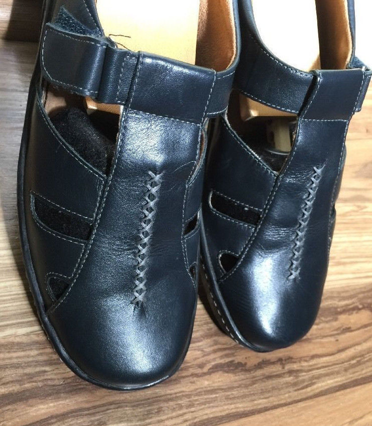 naturalizer navy sandals