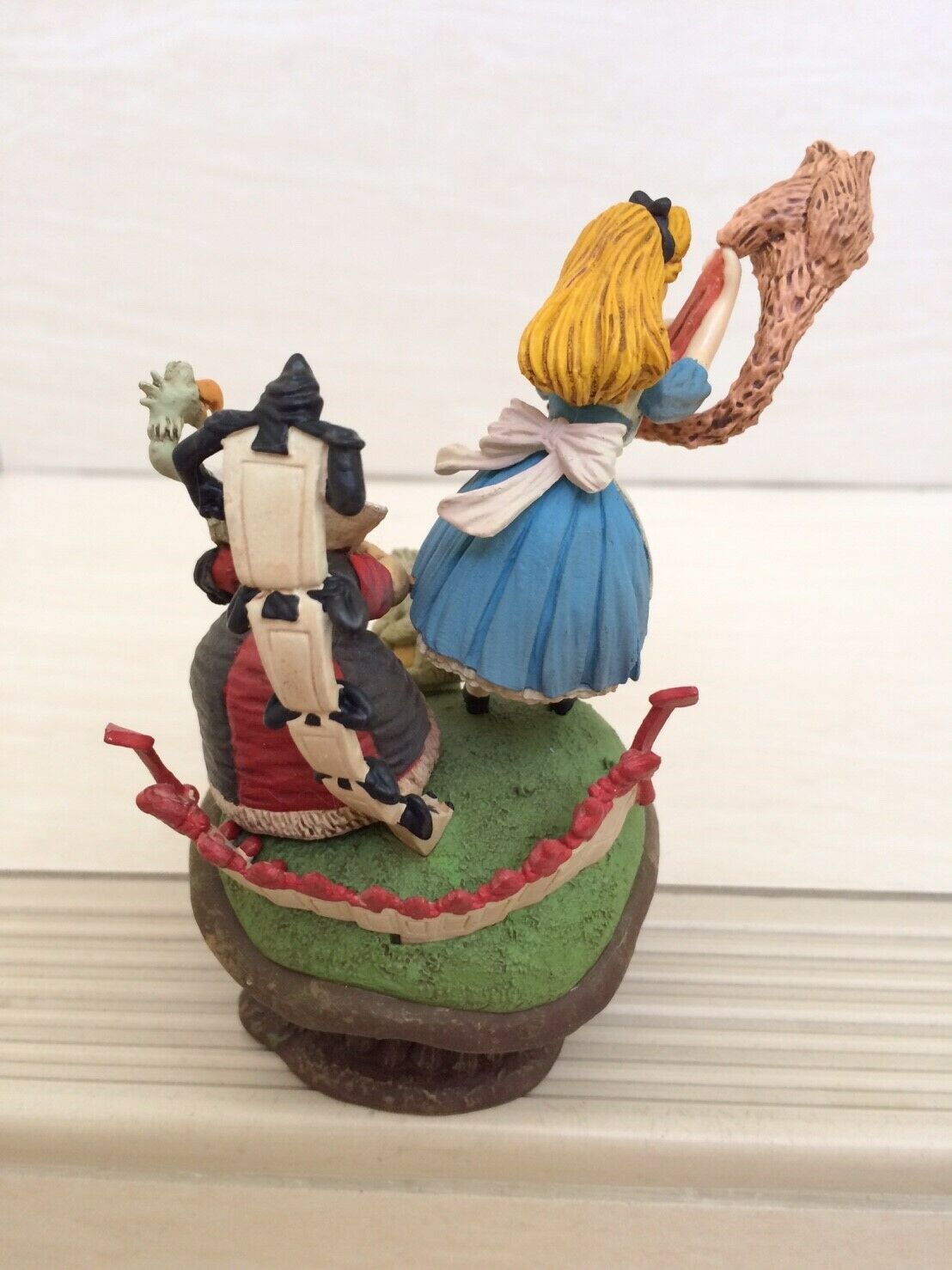Disney Queen of Heart and Alice in Wonderland Play Croquet Figure