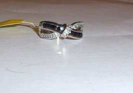BLUE SAPPHIRE ROUND CRISS-CROSS BAND RING, PLATINUM / SILVER, SIZE 6, 0.... - $45.00