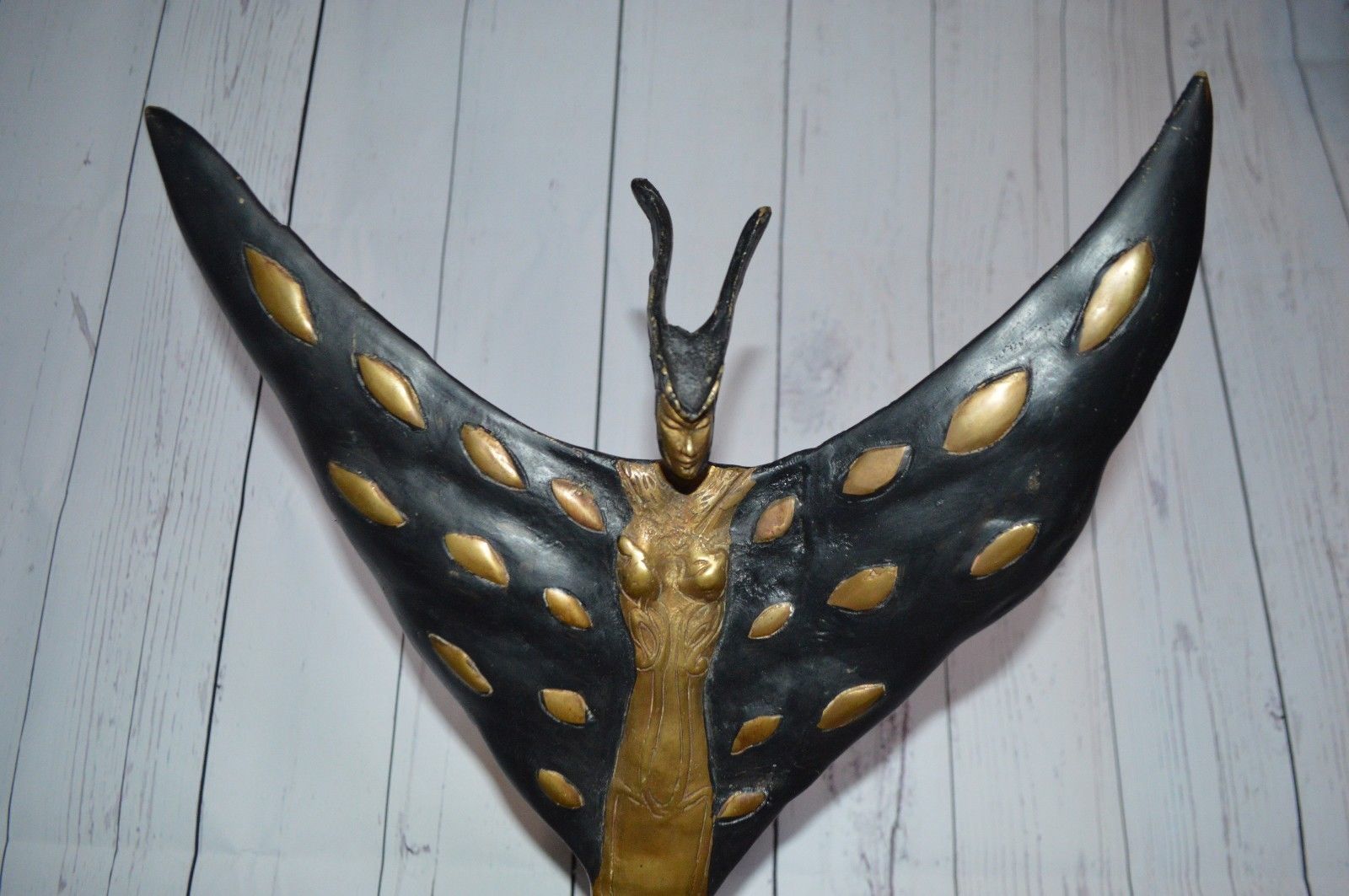 papillon statue