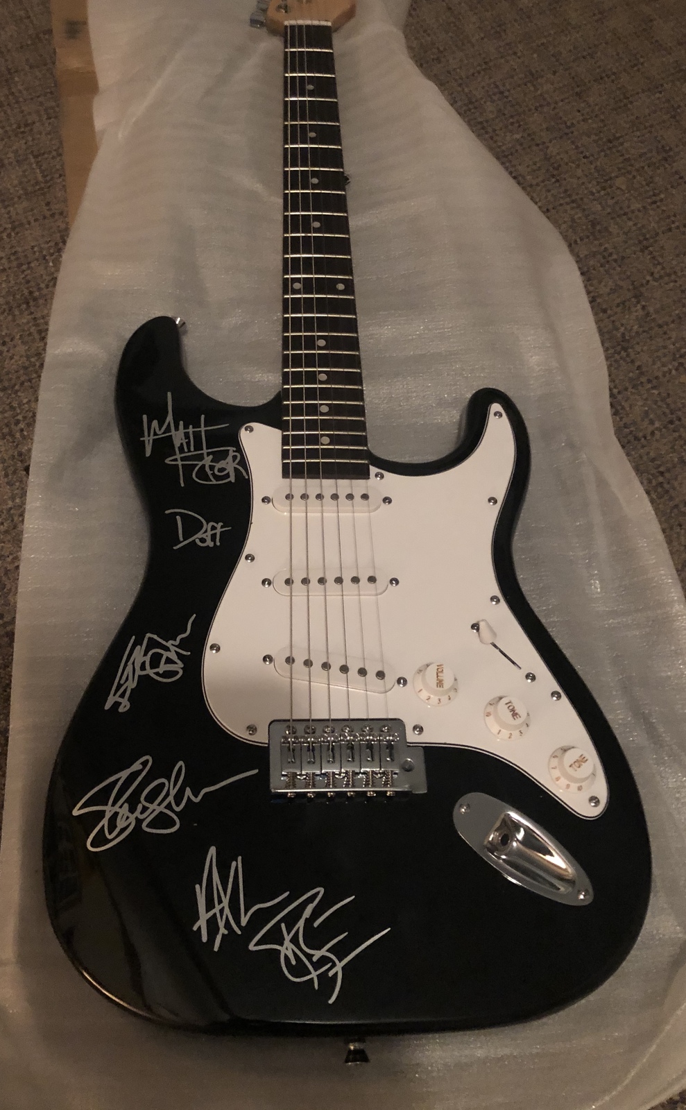 guns and roses signed guitar