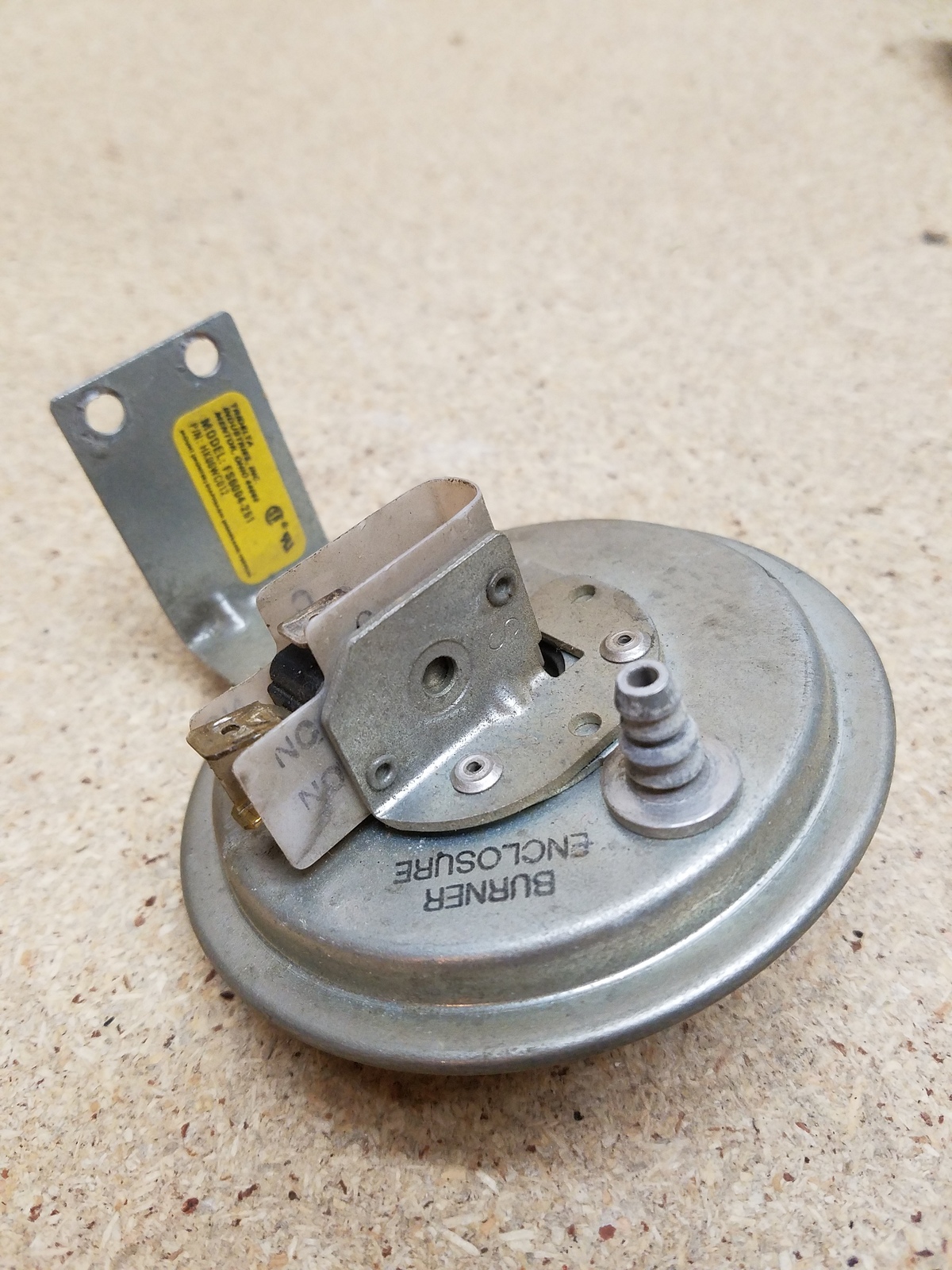 Carrier Bryant Payne oem furnace pressure switch HK06WC012 FS6004251