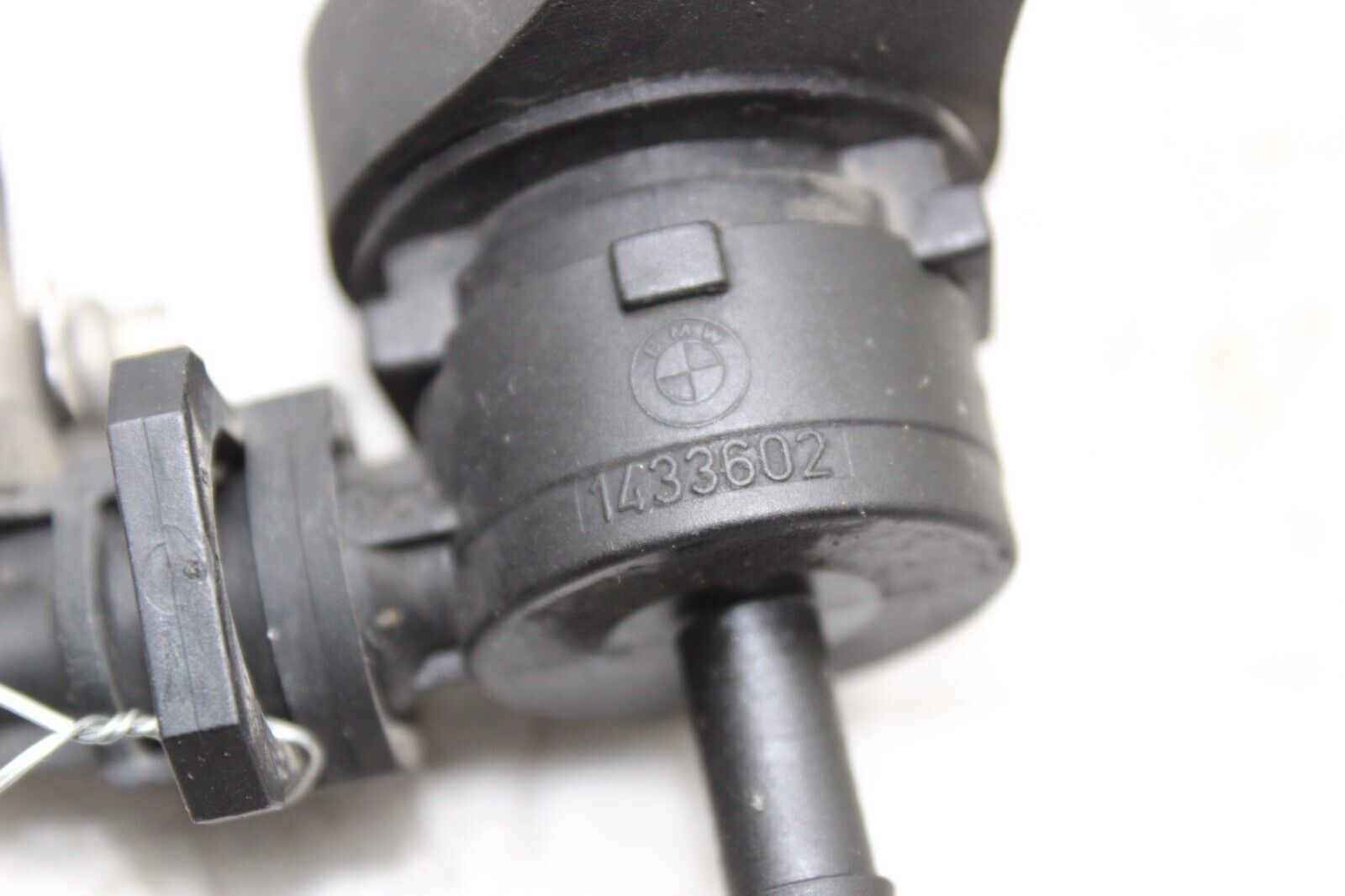 0003 BMW 540I Fuel Tank Breather Purge Valve F1345 Other Engine Parts