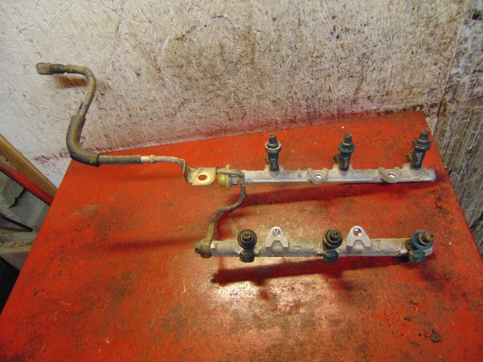 00 01 02 03 04 Toyota Avalon oem 3.0 v6 fuel injector rail 232500a010 Fuel Injectors