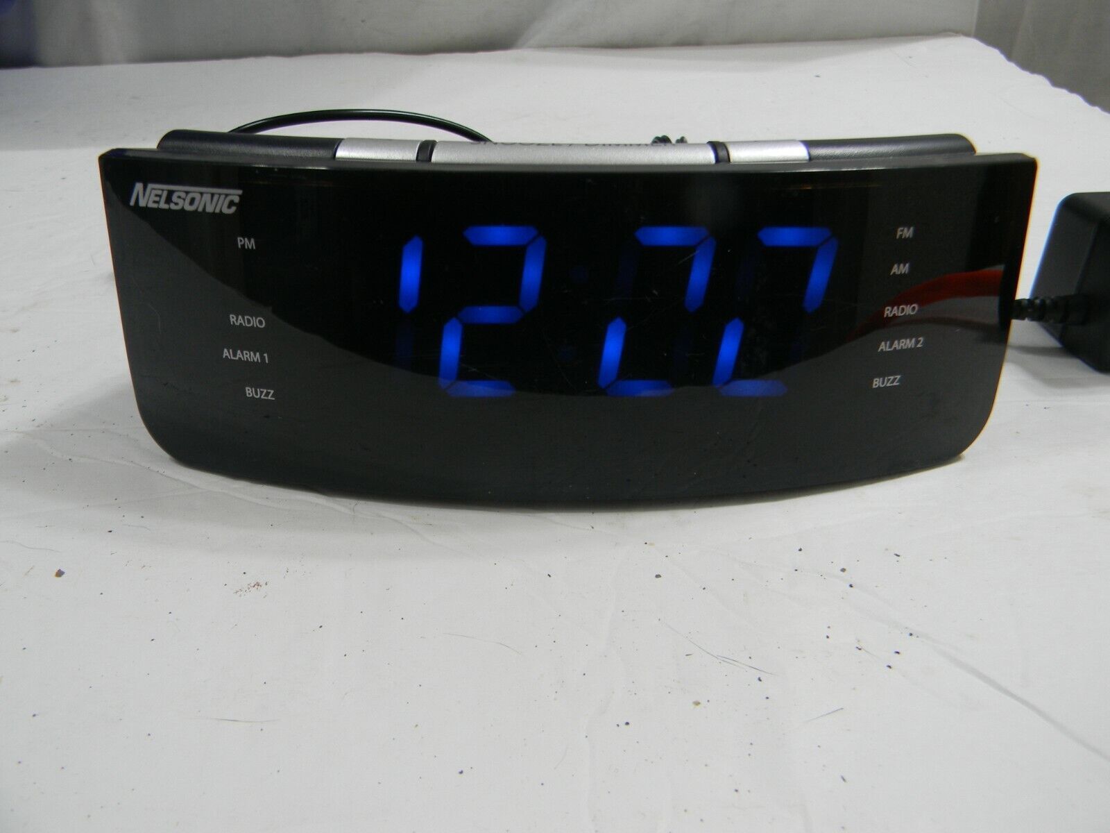 Nelsonic Clock AM/FM Radio Model NLC618 Clocks