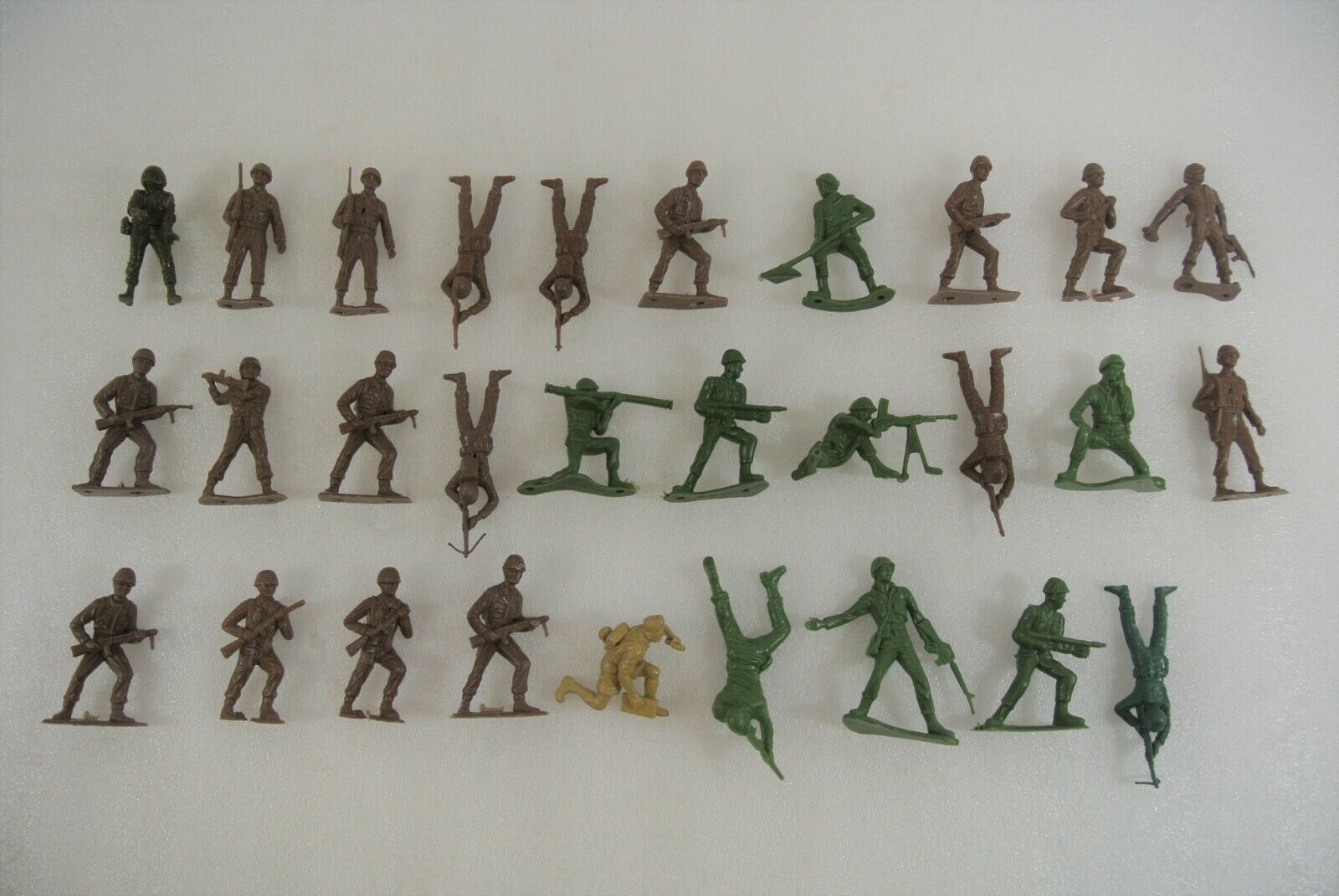 Toy Soldiers Lot Of 29 Vintage Army Men MPC Made In Hong Kong Green ...