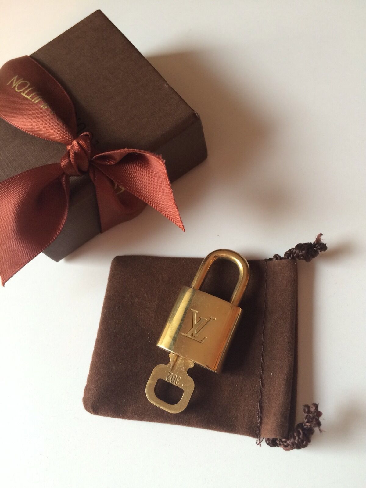 LOUIS VUITTON LOCK & KEY - POLISHED! W/gift box SPEEDY ALMA KEEPALL BOSTON USA - Handbag Accessories