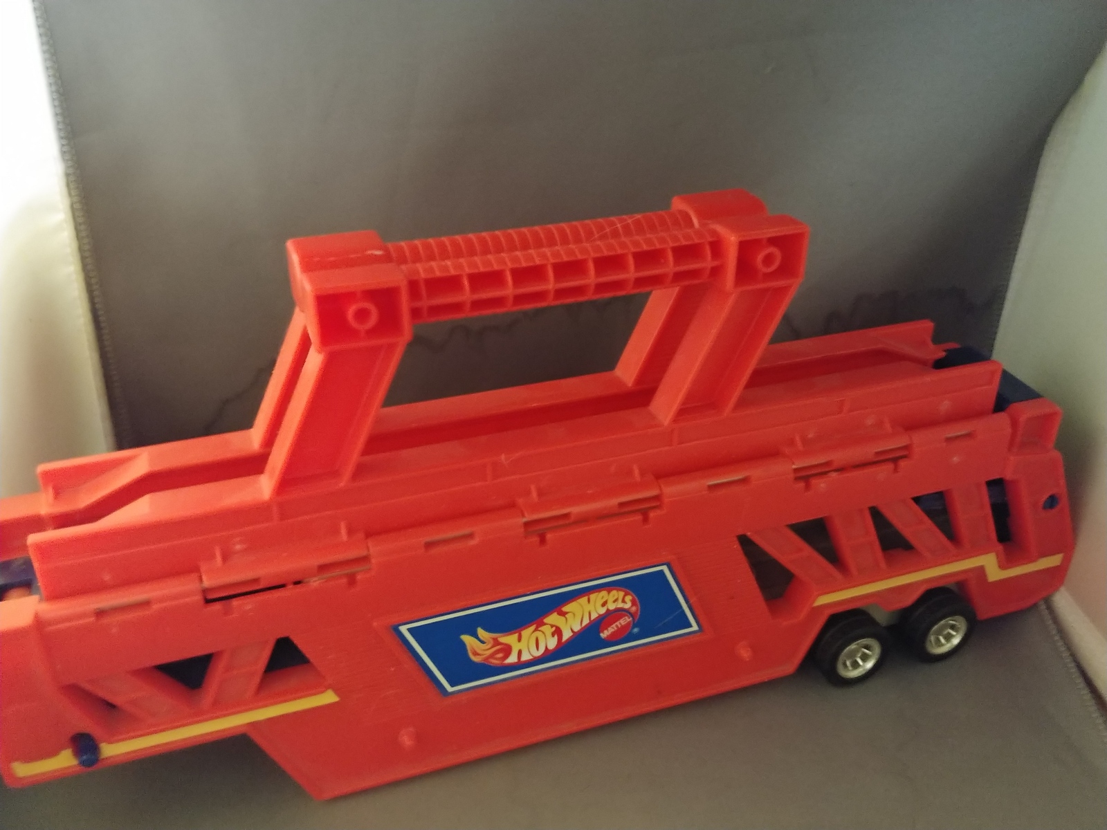 1995 Hot Wheels Cargo Carrier Car Holder Tractor Trailer (Tractor Trailer) Contemporary