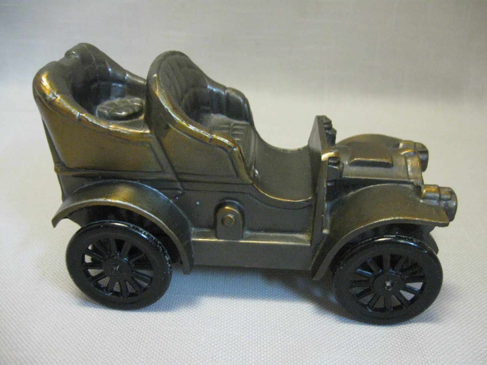 Banthrico Antique Car 1906 Oldsmobile Coin Bank Brass Look Vintage 1974