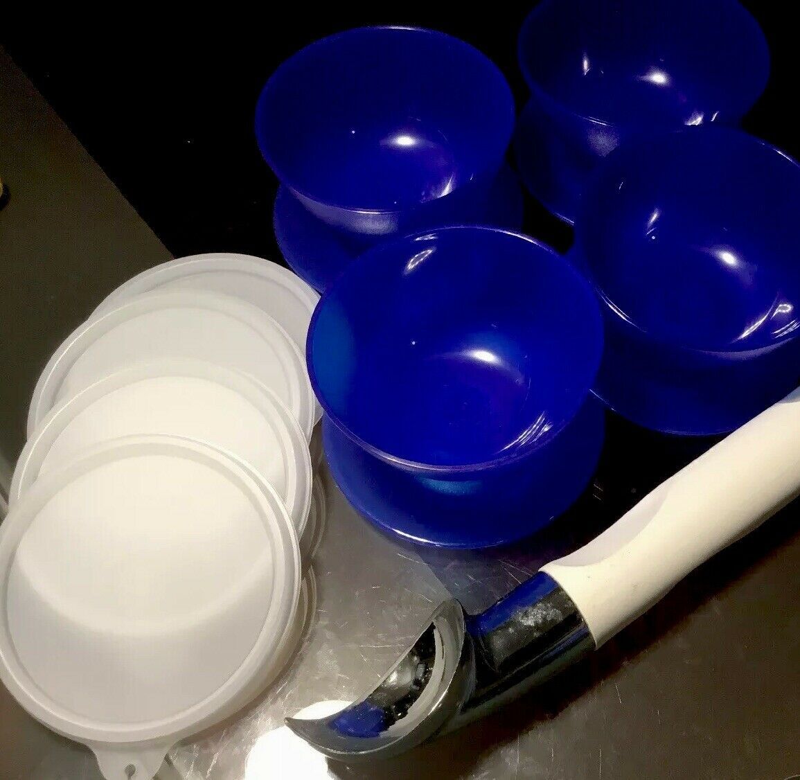 TUPPERWARE NEW VINTAGE ICE CREAM CUP SET WITH Pro SCOOP AND Cup SEALS