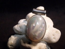 PRETTY VINTAGE OVAL STERLING AND MOTHER OF PEARL 1 1/4&quot; PENDANT ~ 8.5 GRAMS - $44.55