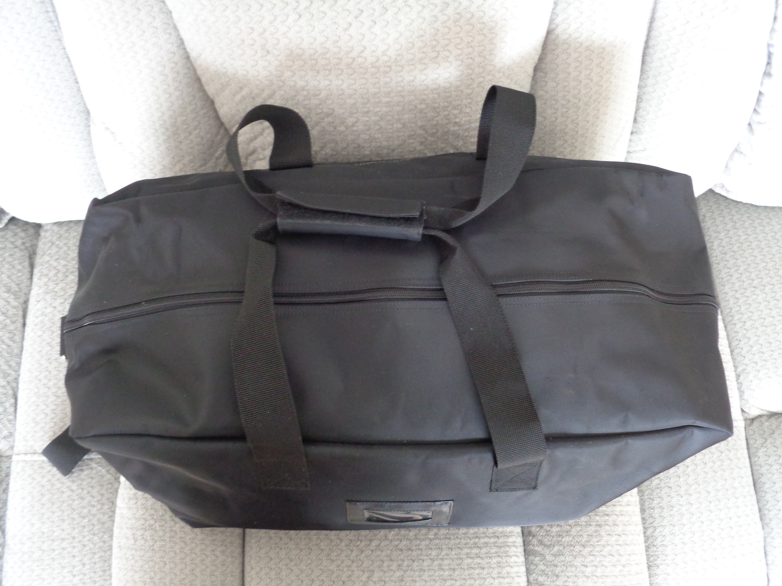 Calvin Klein Nylon Duffel Travel Carryon Bag with Wheels Black 12 X 24