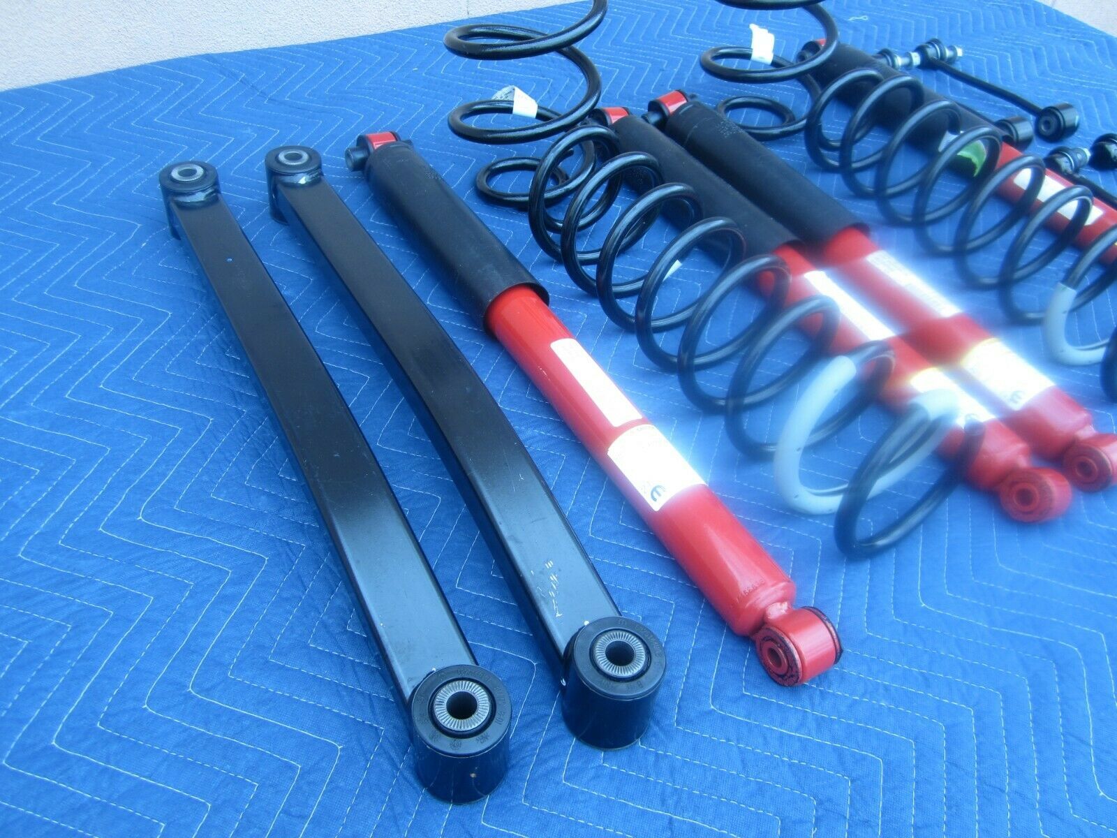 2018 2019 JEEP WRANGLER 4DR / RUBICON / JL OEM SHOCK ABSORBER & SPRING KIT 665 Shocks & Struts