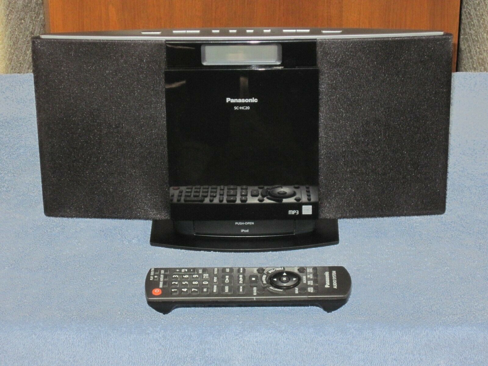 Panasonic SCHC20 iPod iPhone mP3 Compact Stereo System + Remote
