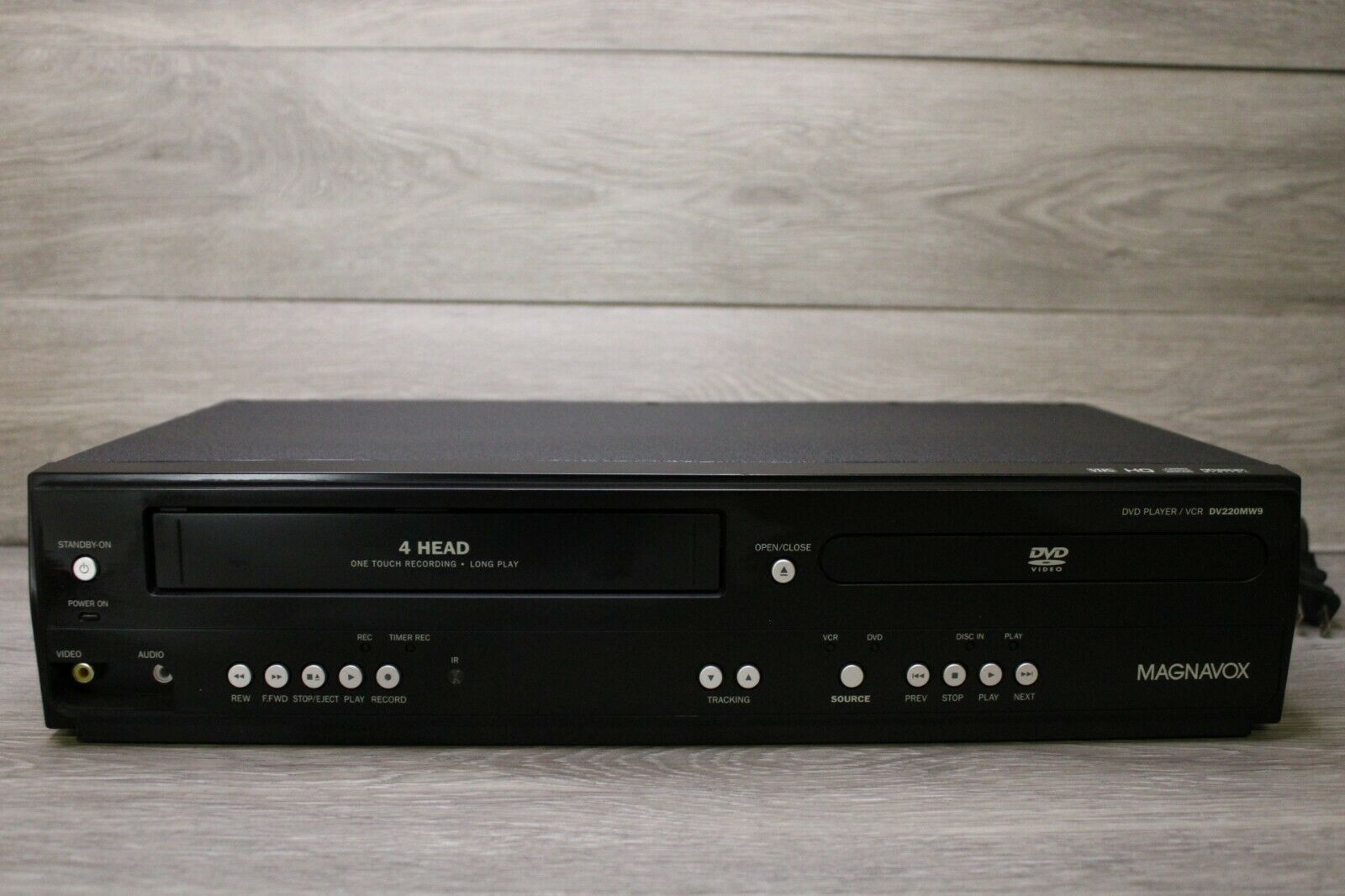 Magnavox DVD Player / VCR Combo With Remote DV220MW9 for parts DVD & Bluray Players