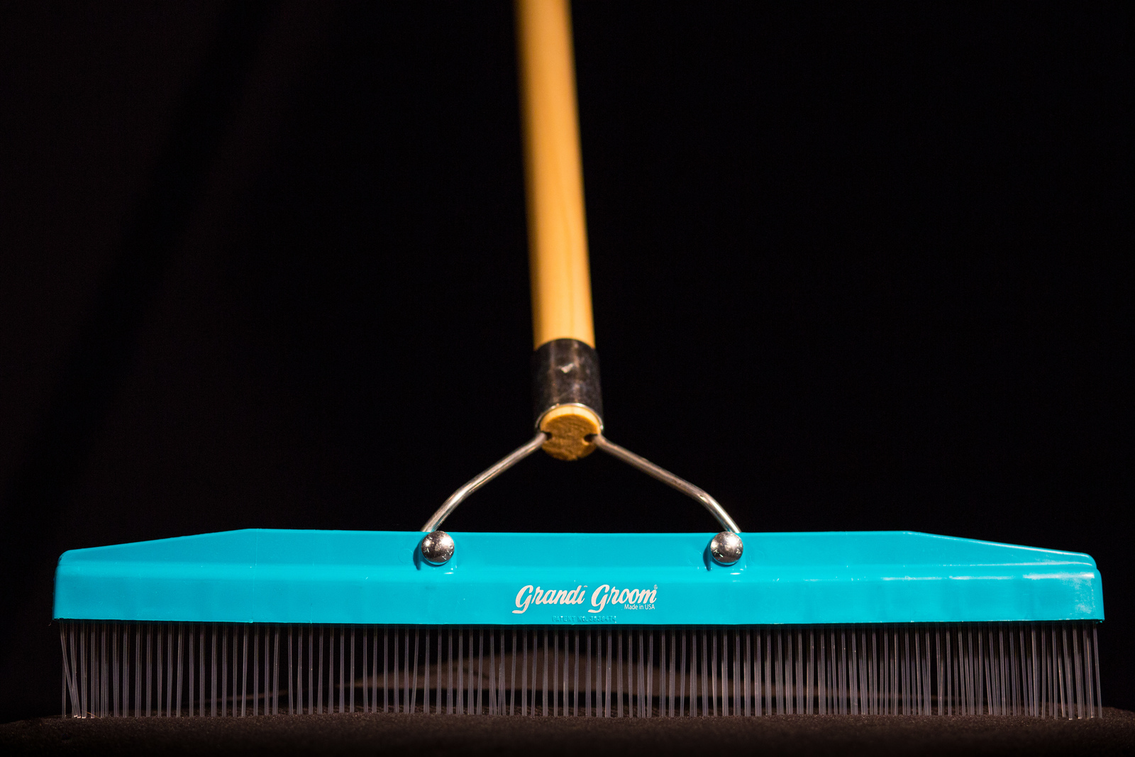 grandi groom carpet brush