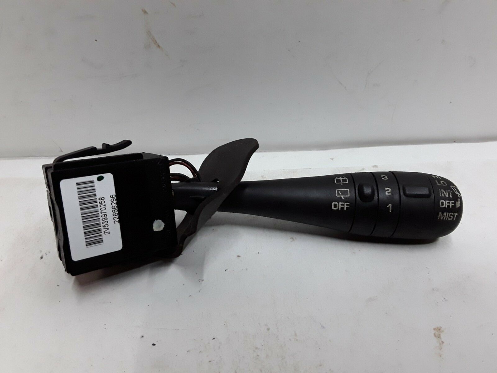 02 03 Saturn Vue wiper switch 22666296 Switches / Controls