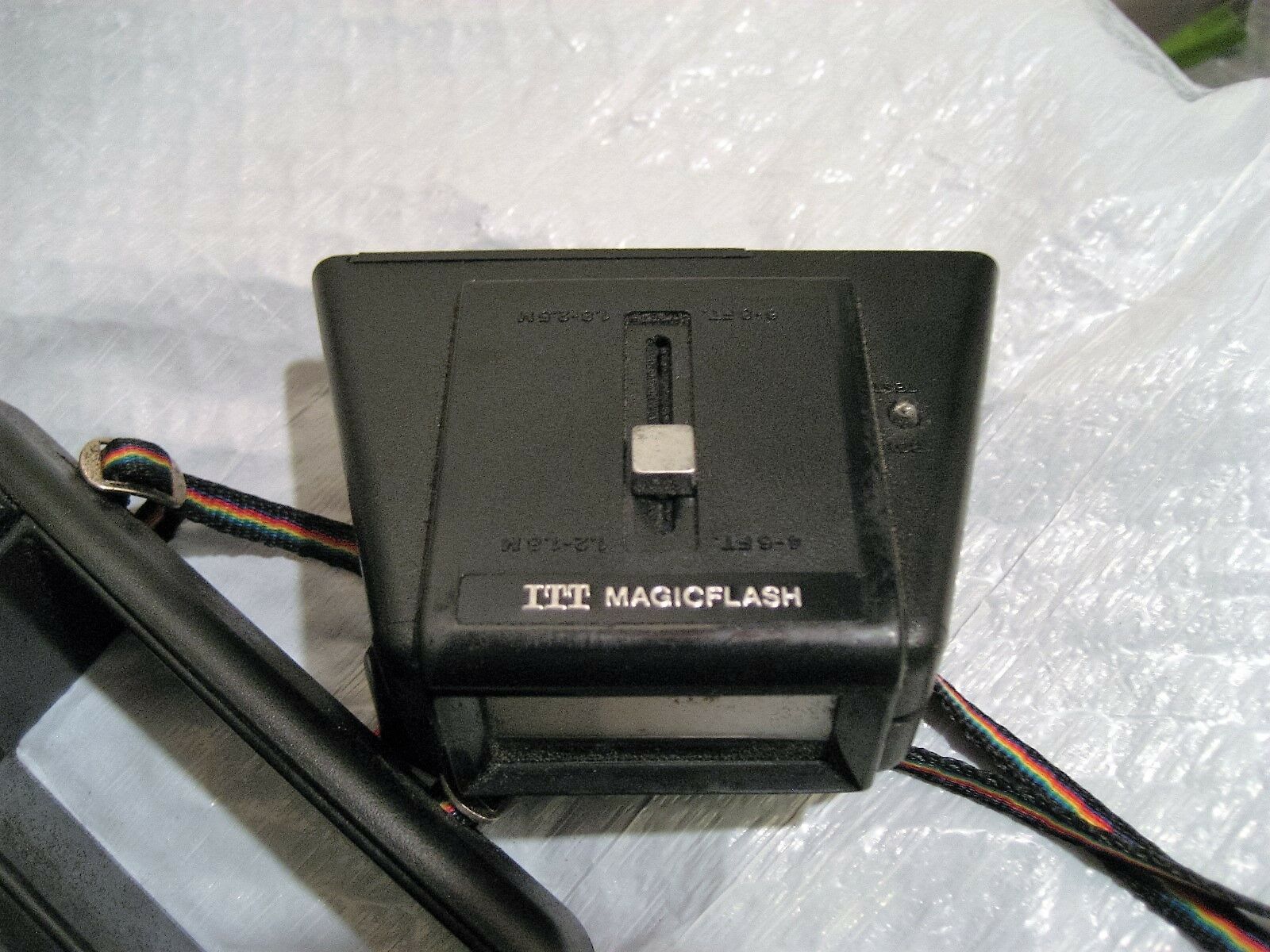 VINTAGE KODAK THE HANDLE 2 instant camera with flash and carry case