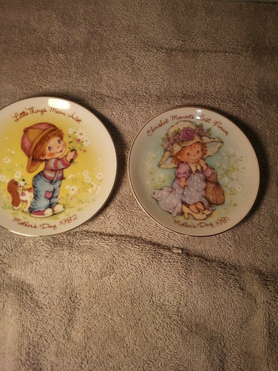 (2)  AVON  MOTHER'S DAY PLATES--5"--1981 & 1982--LITTLE THINGS--FREE SHIP--VGC - $19.97
