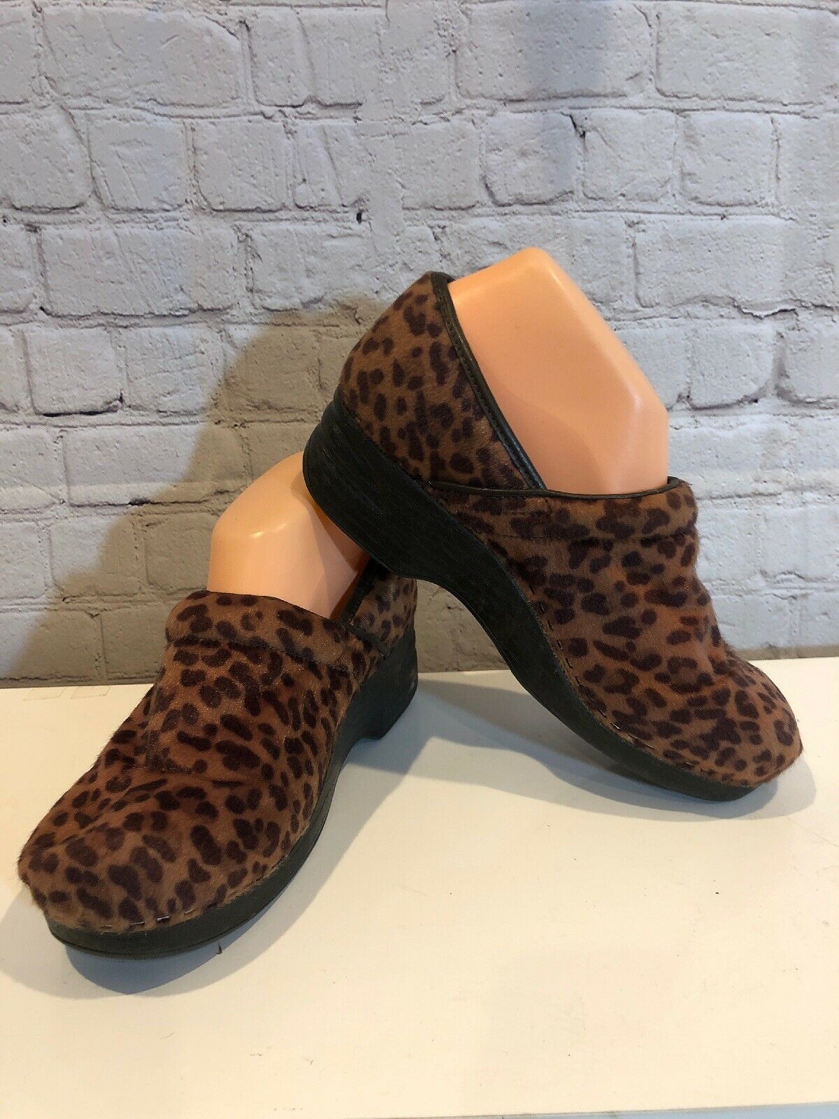 Croft & Barrow Womens Leopard Pony Slip On Clogs 7.5 Nurse Croft & Barrow Womens Leopard Pony Slip On Clogs 7.5 Nurse