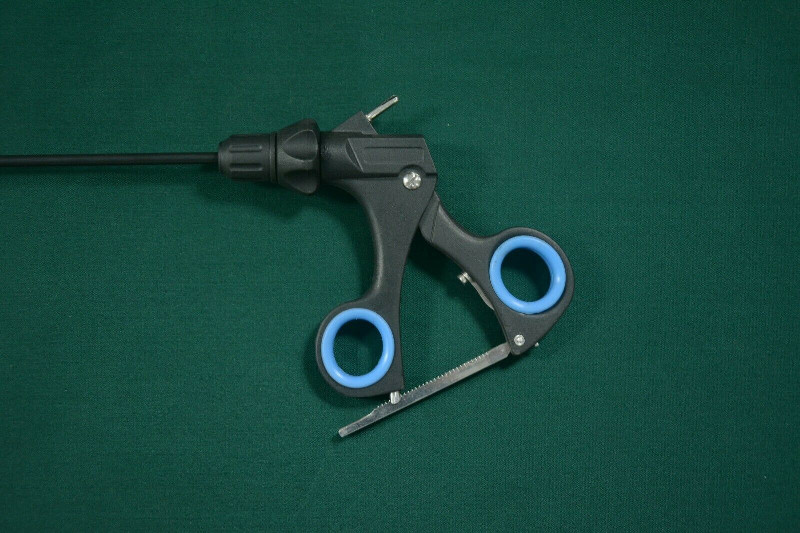 Laparoscopic Alligator Grasper Fenestrated Forceps Surgical Instruments