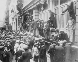 Newsboys waiting for war news &#39;Extras&#39; Paris France 1914 World War I 8x1... - $8.81