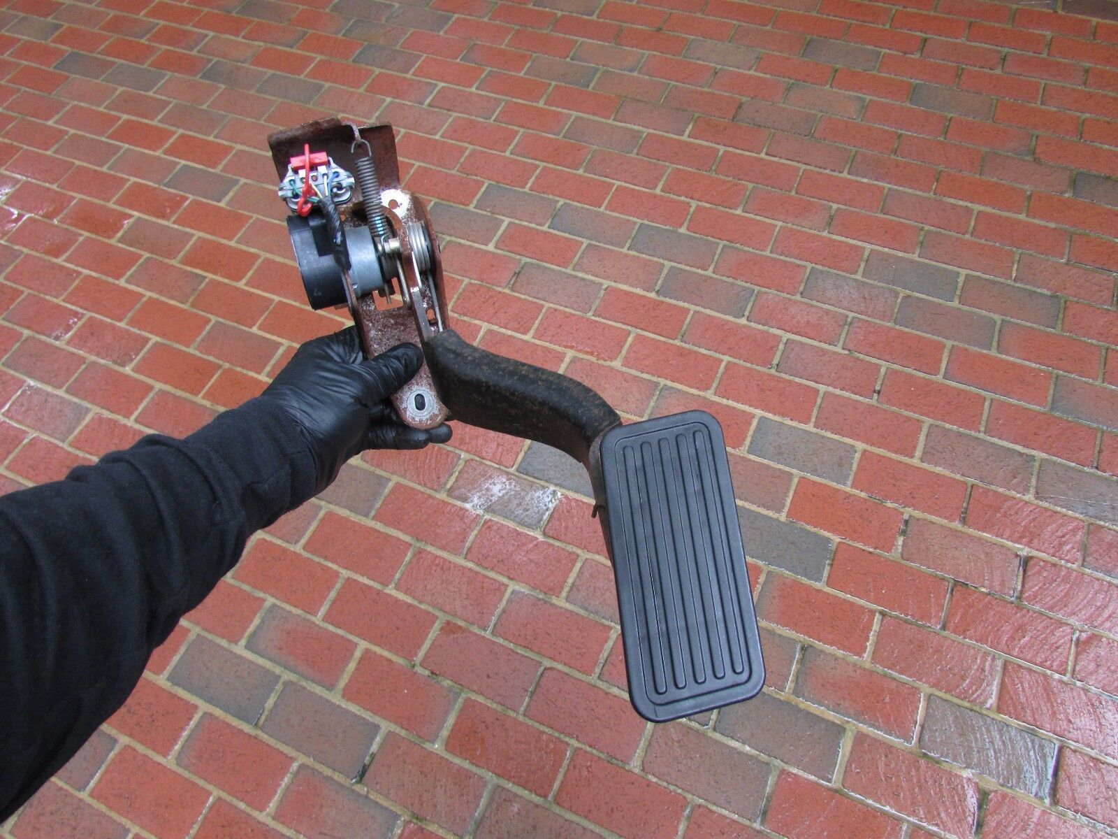 2687G CHEVY SILVERADO SIERRA 03 04 05 06 DRIVER GAS PEDAL THROTTLE ACCELERATOR Pedals & Pads