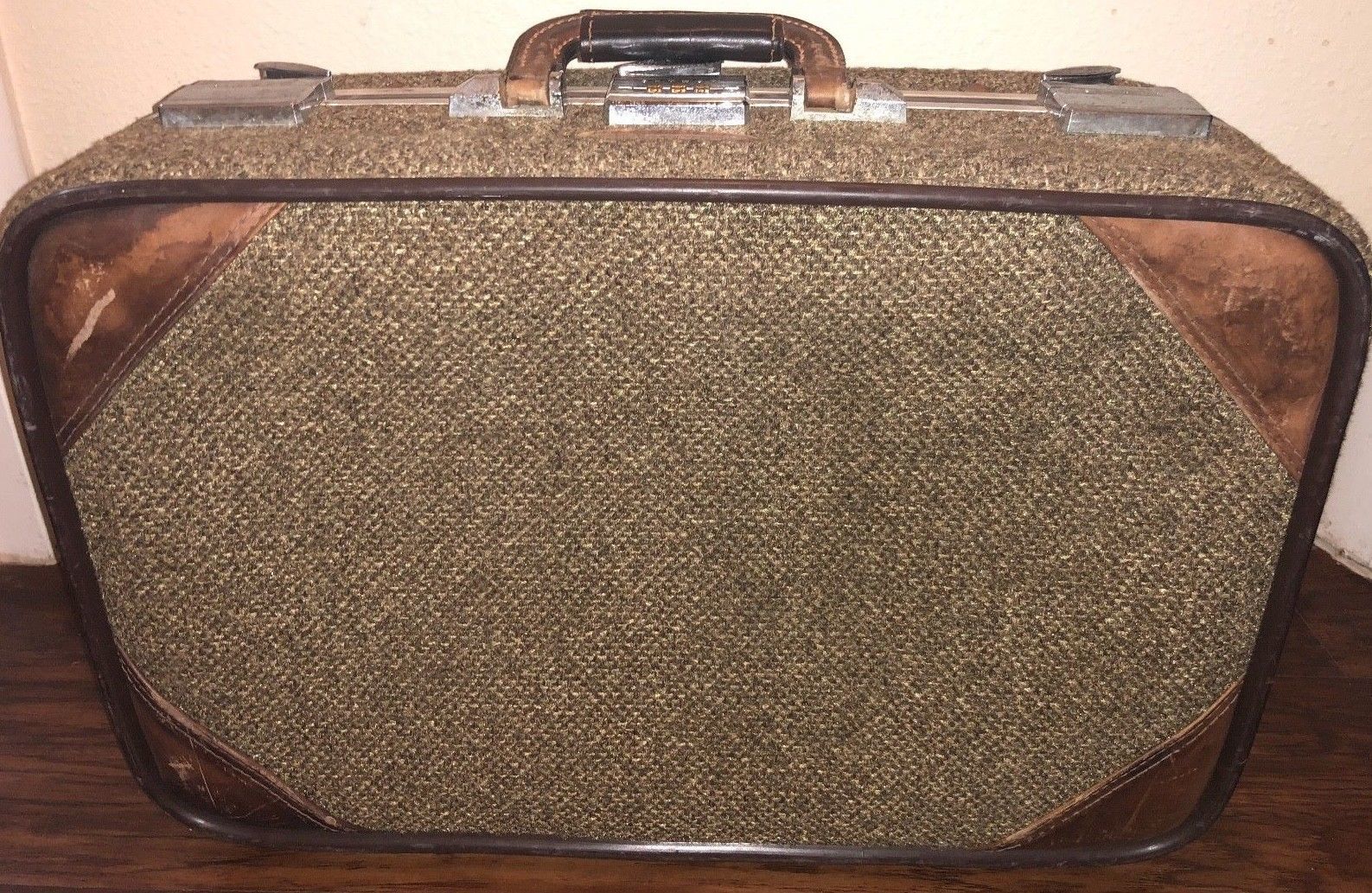 Vintage 1960's Skyway Brown Tweed Combination Lock Suitcase / Luggage Luggage