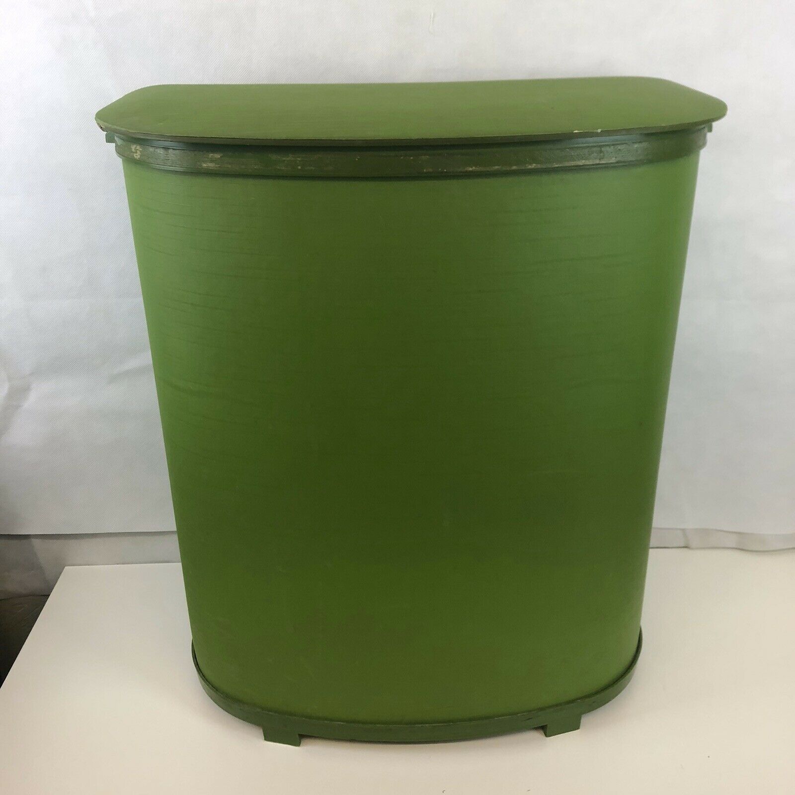 VTG Mid Century 60s 70s Green Plastic Vented 24" Laundry Clothes Hamper