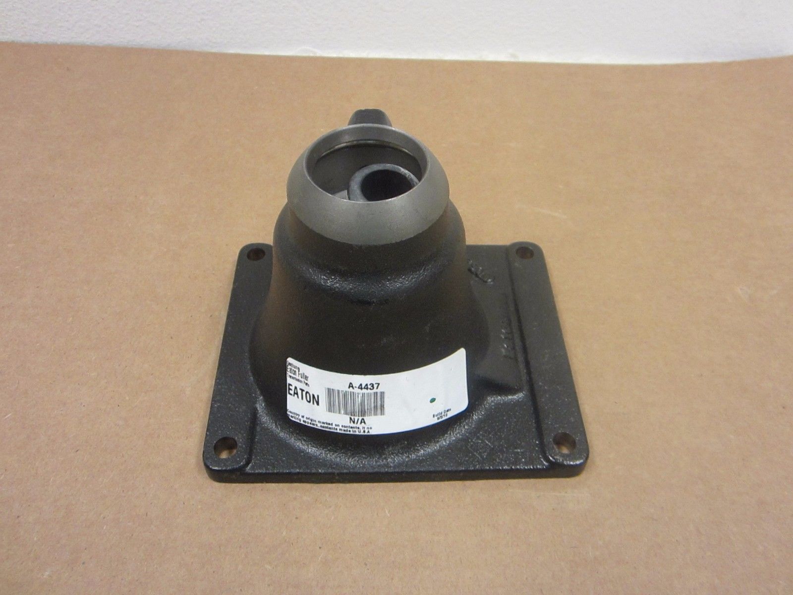 EATON FULLER A4427 TRANSMISSION SHIFT HOUSING WITH RUBBER BOOT 61