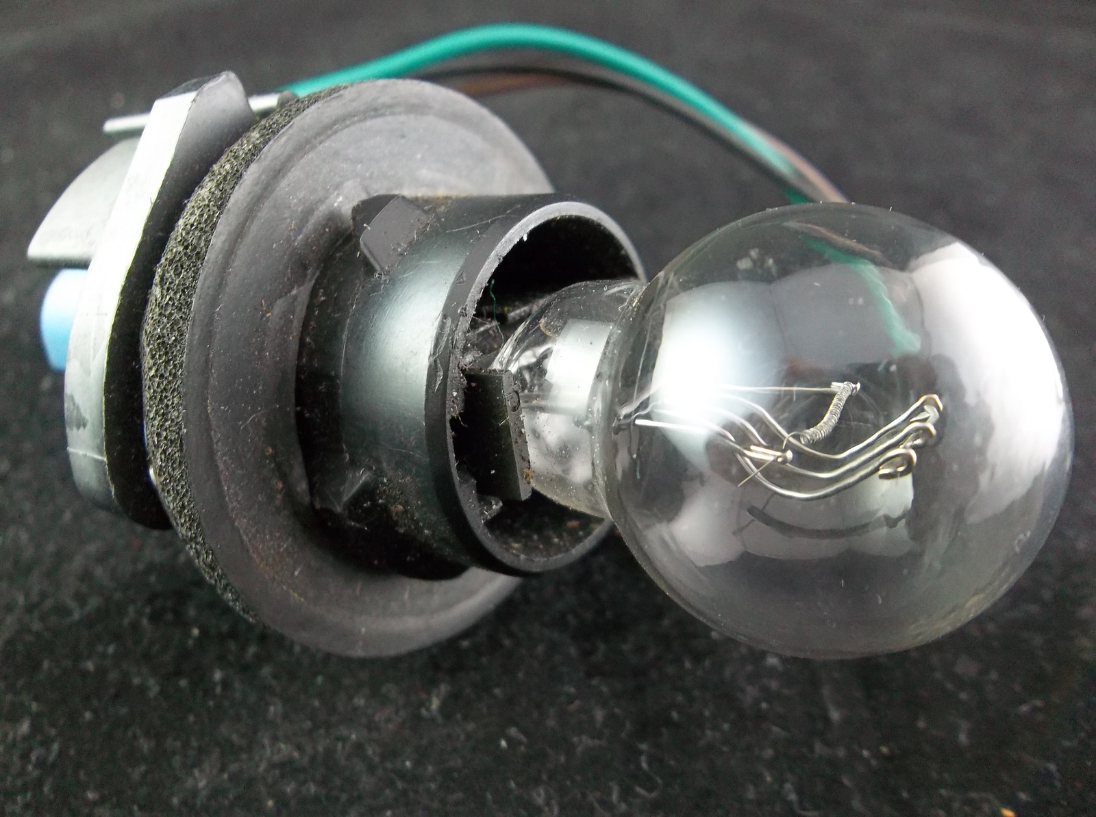 19931997 Oldsmobile Cutlass Supreme Rear Tail Light Socket OEM FL 2914