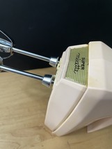 Vintage 60s Hamilton Beach Pink/Silver Mixette Portable Mixer image 2