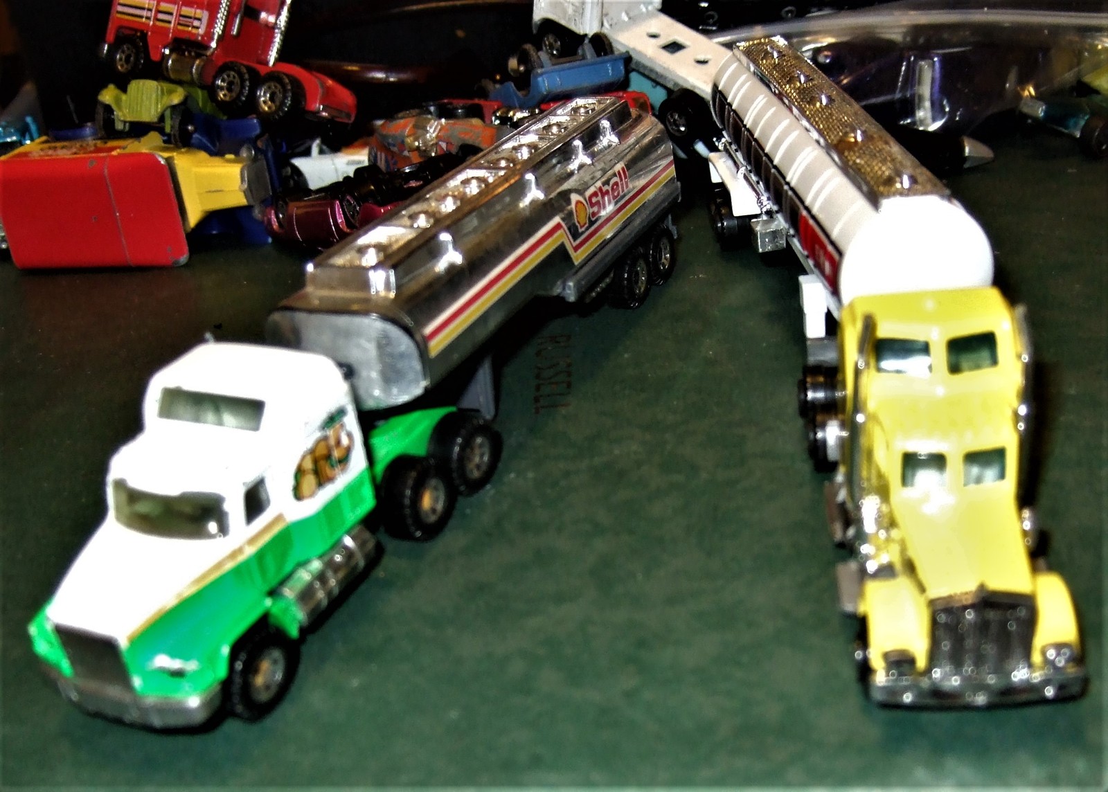 Tanker Trucks - Set of 2 Trucks Shell and Exxon - Contemporary Manufacture