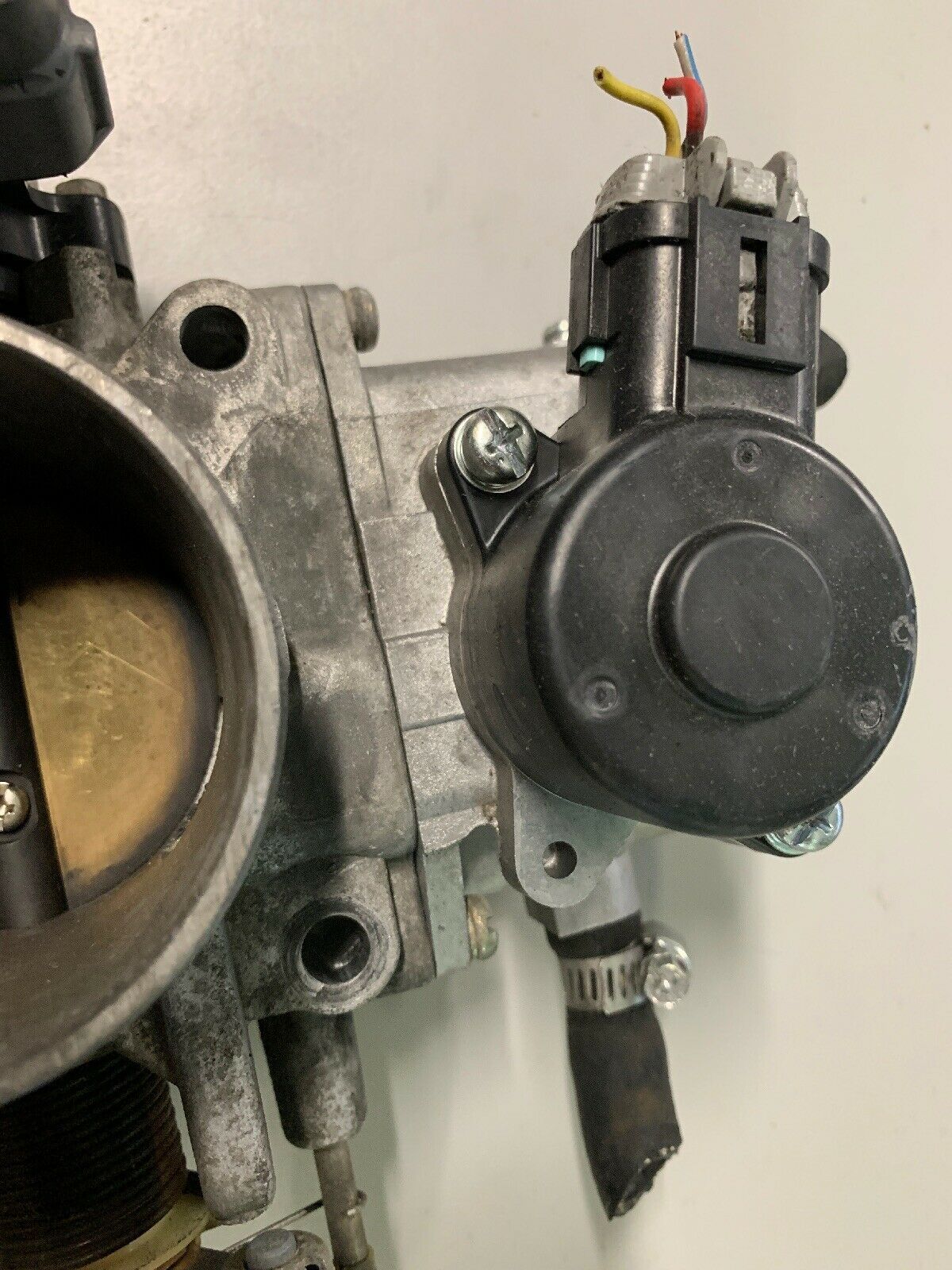 2000 2001 Nissan Maxima 3.0 V6 Throttle Body Assembly w/o Vac Hose