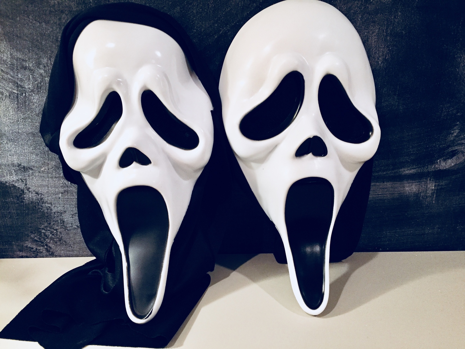 Scream father death costume with robe mask and poster display halloween