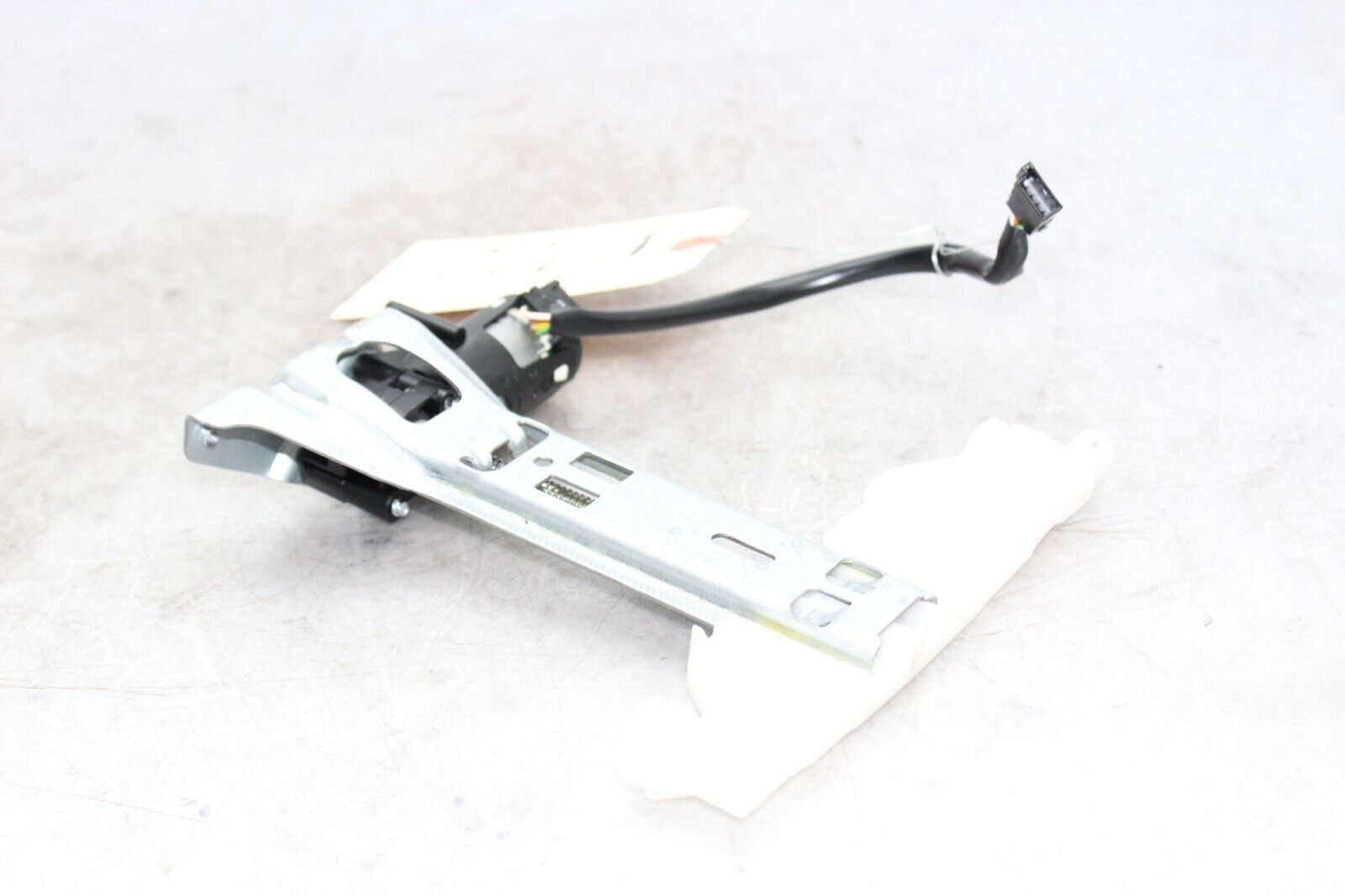 0913 BMW X3 Front Left Driver Seat Headrest Adjustment Motor Brose