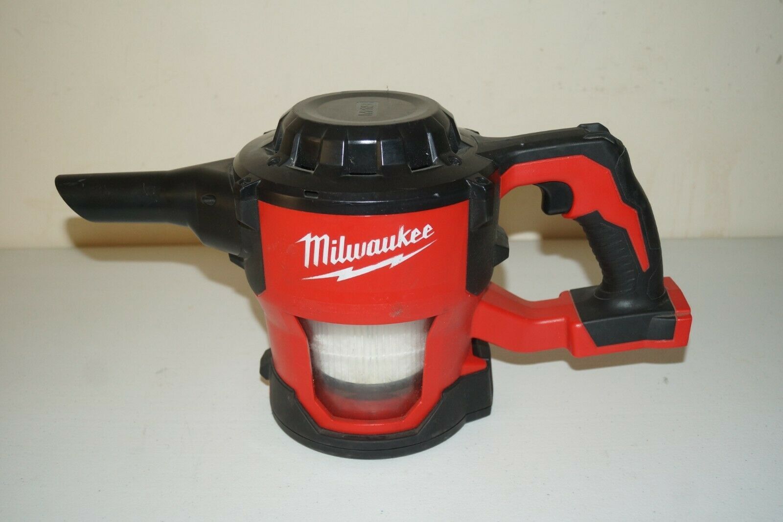 Milwaukee 088220 M18 Compact Vacuum (Tool Only) FOR PARTS NOT WORKING