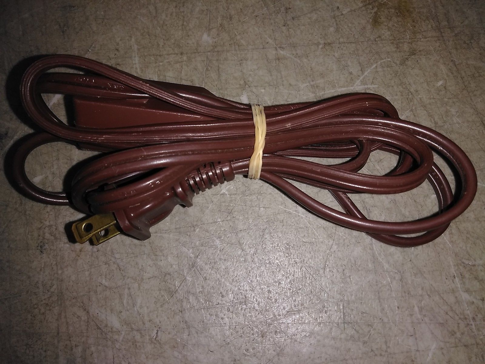 Primary image for 8GG10 EXTENSION CORD, BROWN, 16/2, TRIPLE TAP, VERY GOOD CONDITION