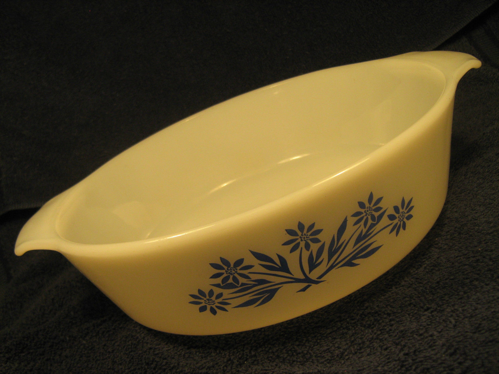 Primary image for [Y2] FIRE KING 2 Quart Casserole dish Millk White with Blue flowers