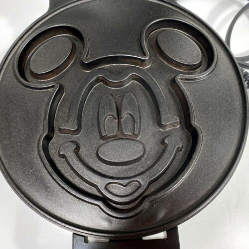 Vitantonio Disney Mickey Mouse Waffler 950 Waffle Iron Chrome Non Stick
