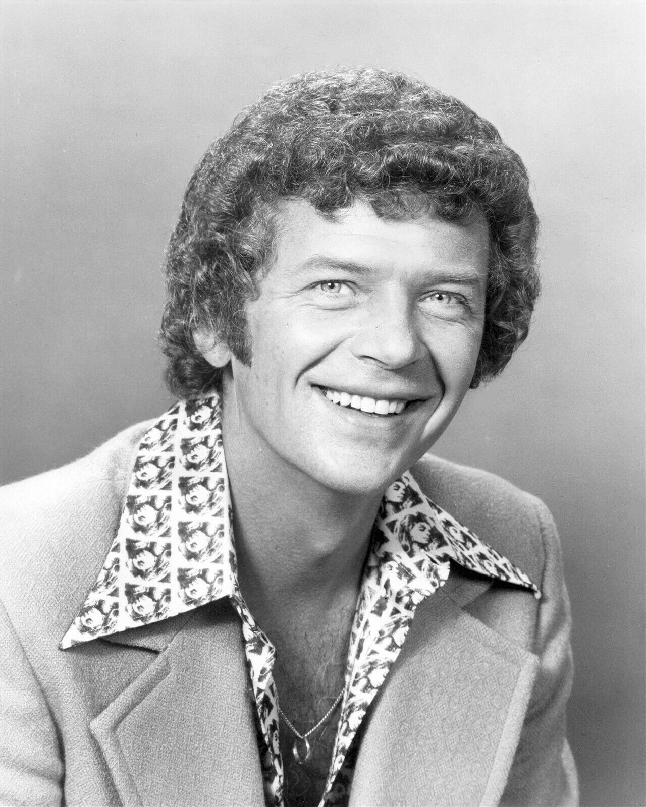 Robert Reed as Mike Brady big smile 1970's portrait The Brady Bunch 5x7