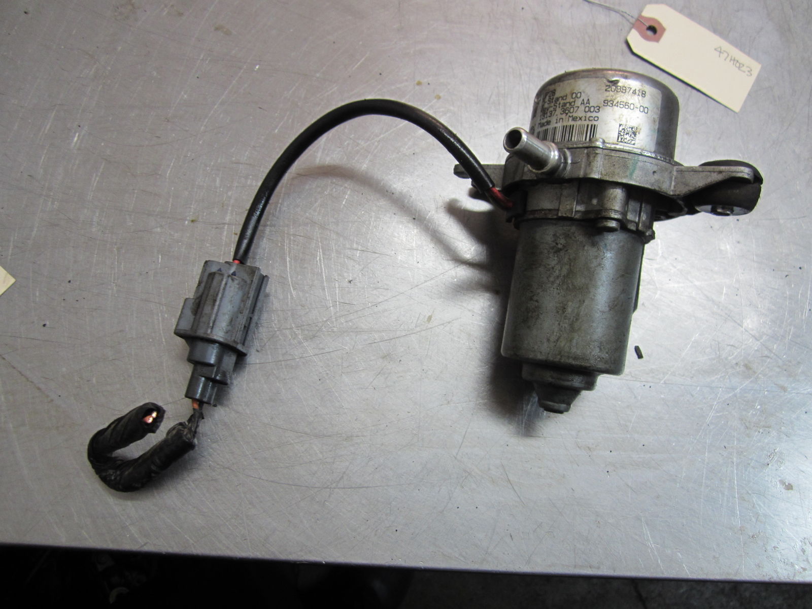 47H023 AUXILIARY BRAKE BOOSTER VACUUM PUMP 2013 CHEVROLET IMPALA 3.6 20997418 Vacuum Pumps