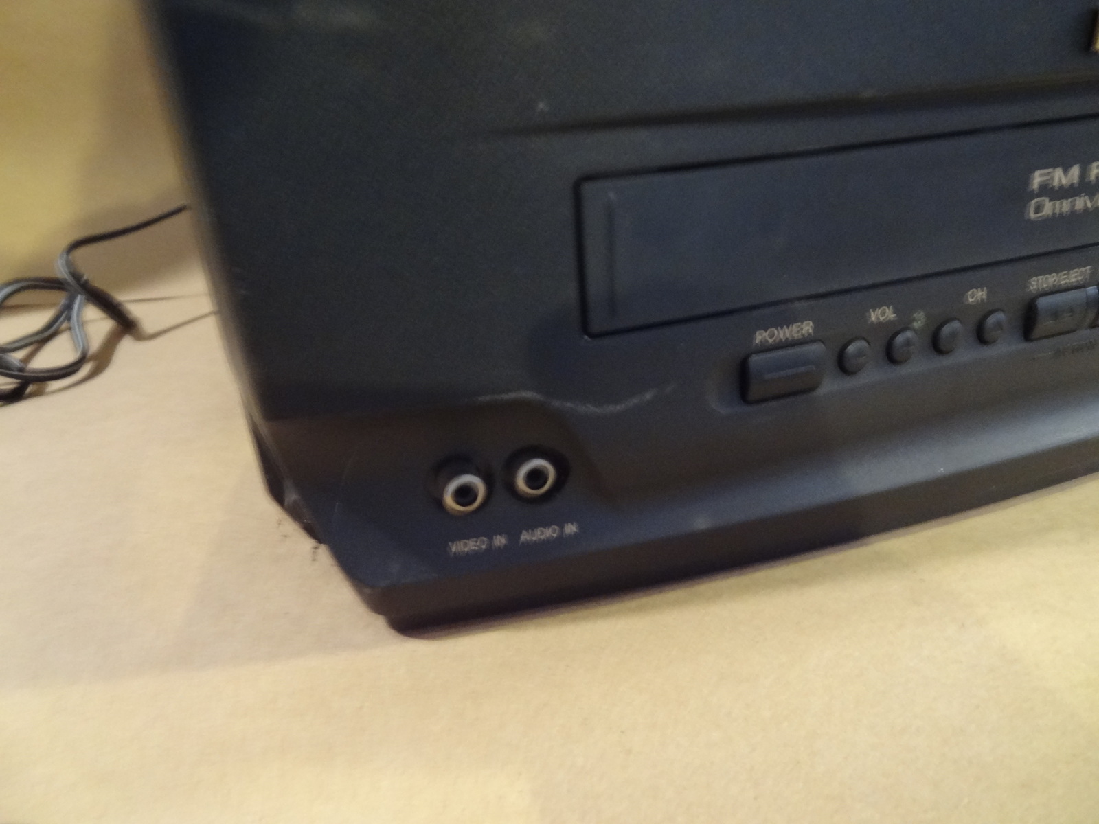 PANASONIC VHS VCR TV COMBO BUILT IN WORKS WELL GOOD SHAPE NO REMOTE PVC1321 Televisions